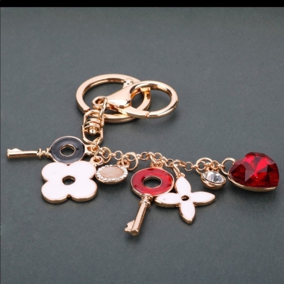 DESIGNER Inspired Flower and Heart Keychain/ Purse Charm - Picture 3 of 8